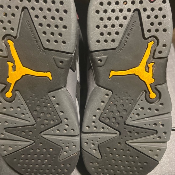 Sneakers - Picture 7 of 7